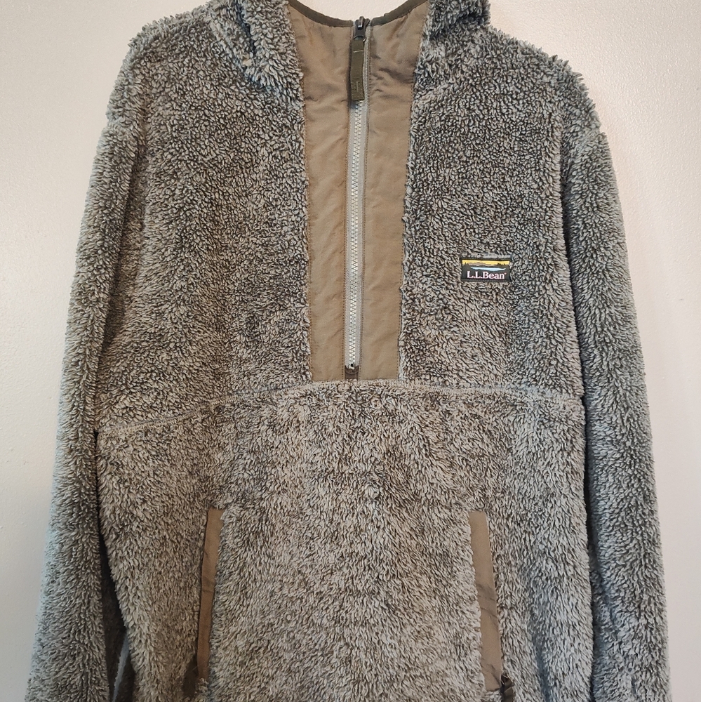 L.L. Bean Woman's Polyester Pull Over Hooded  Size Medium Item ID 511606